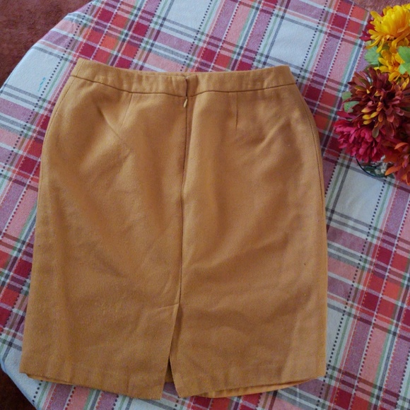 APT 9 size 10 skirt, fully lined. - Picture 4 of 7